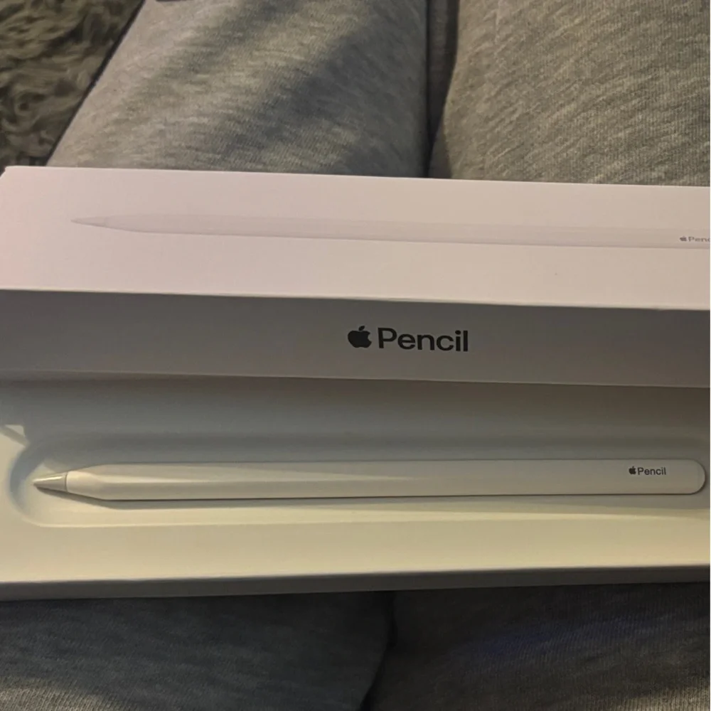 Apple Pencil with Magnetic Connector